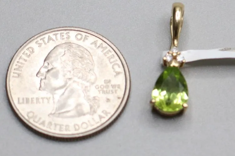 14K Yellow Gold Pear Shaped Green Stone W/ 3 Diamonds Charm 1.9 Grams